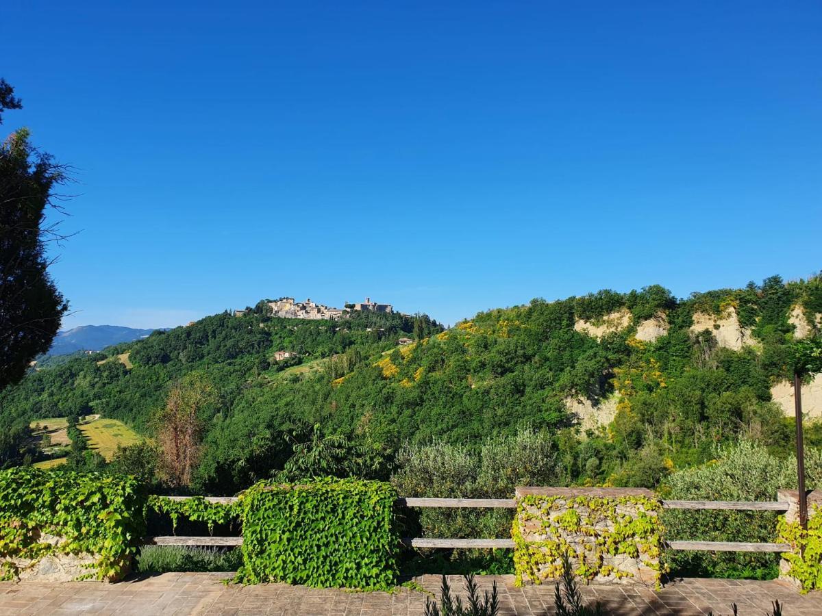 Borgo Cardaneto Bed & Breakfast Монтоне Екстериор снимка