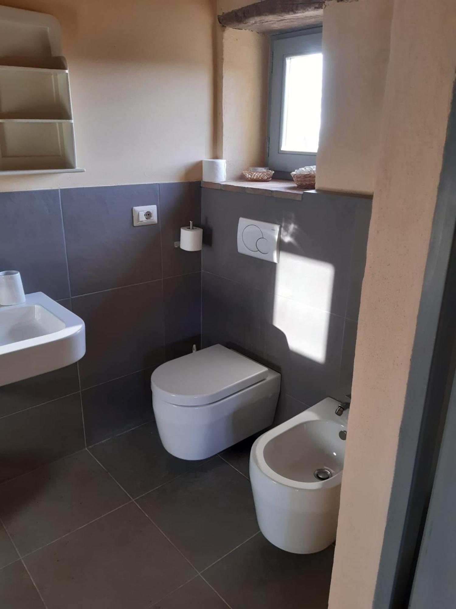 Borgo Cardaneto Bed & Breakfast Монтоне Екстериор снимка